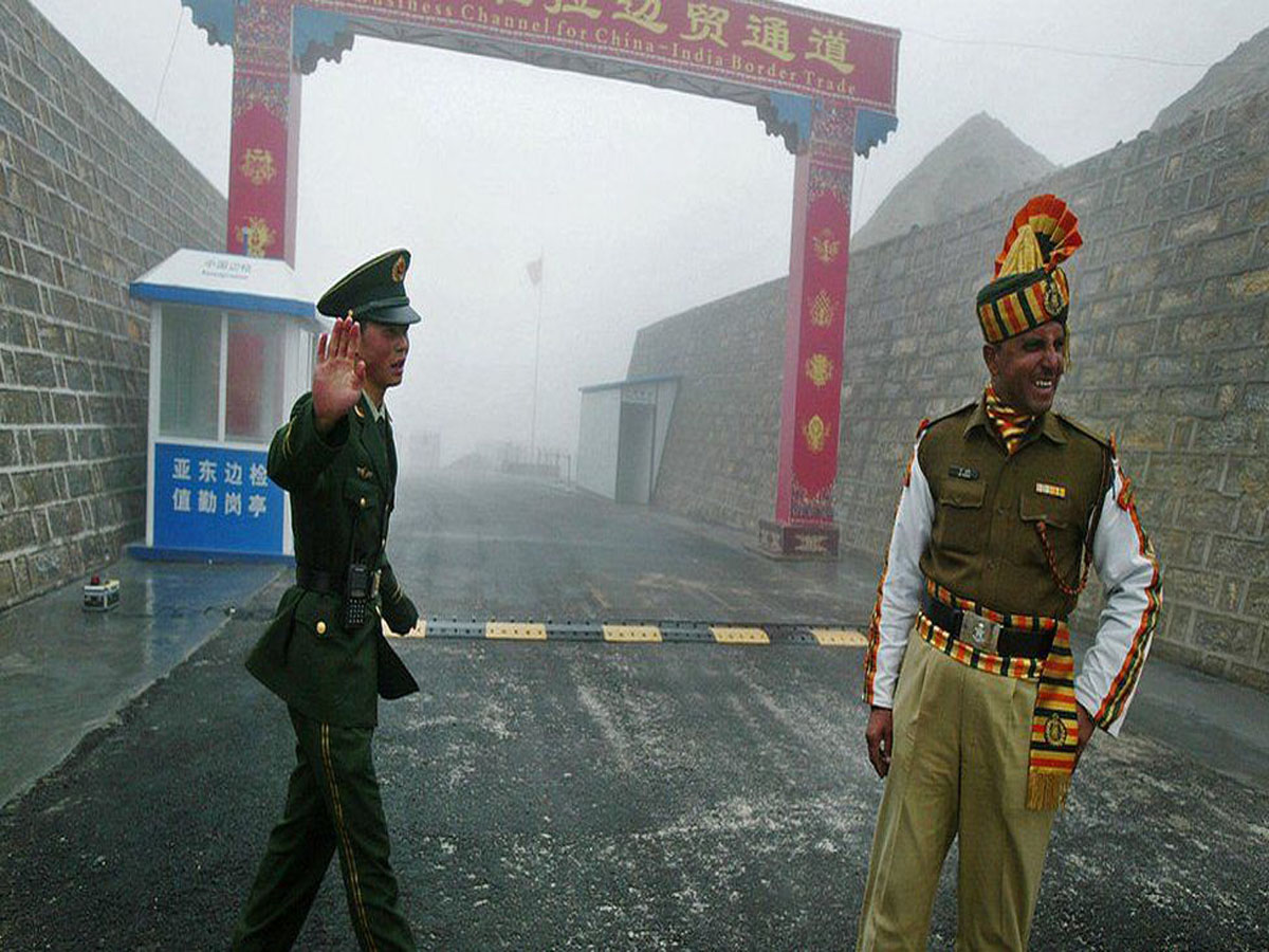 china and india troops.jpg